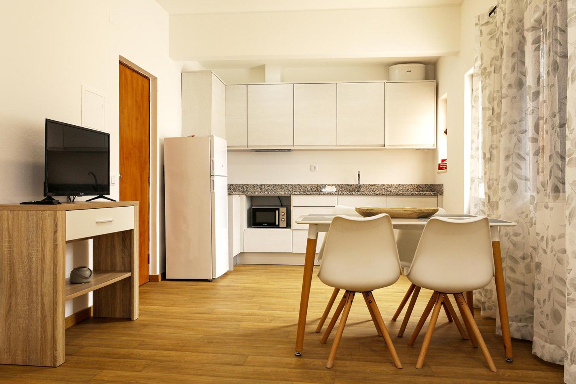 B87 - Windmill 2 Bed Apartment In Odiáxere Eksteriør billede